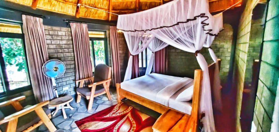 Gipir And Labongo Safari Lodge Ltd Pakwach Ngoại thất bức ảnh